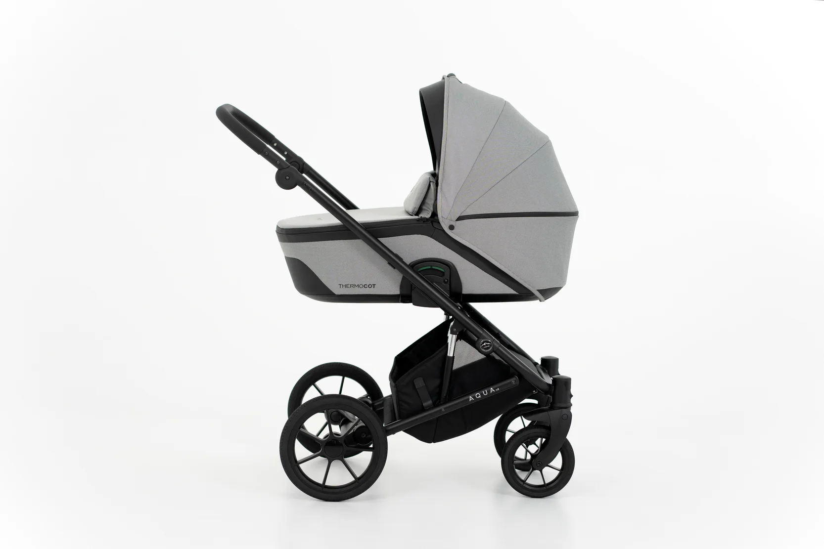 Aqua V.2 with the carrycot